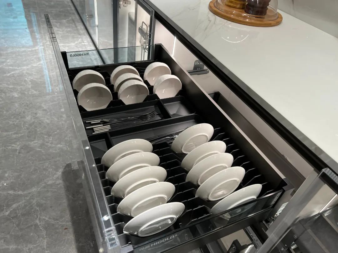 一體化抽屜拉籃，適合碗筷餐具收納